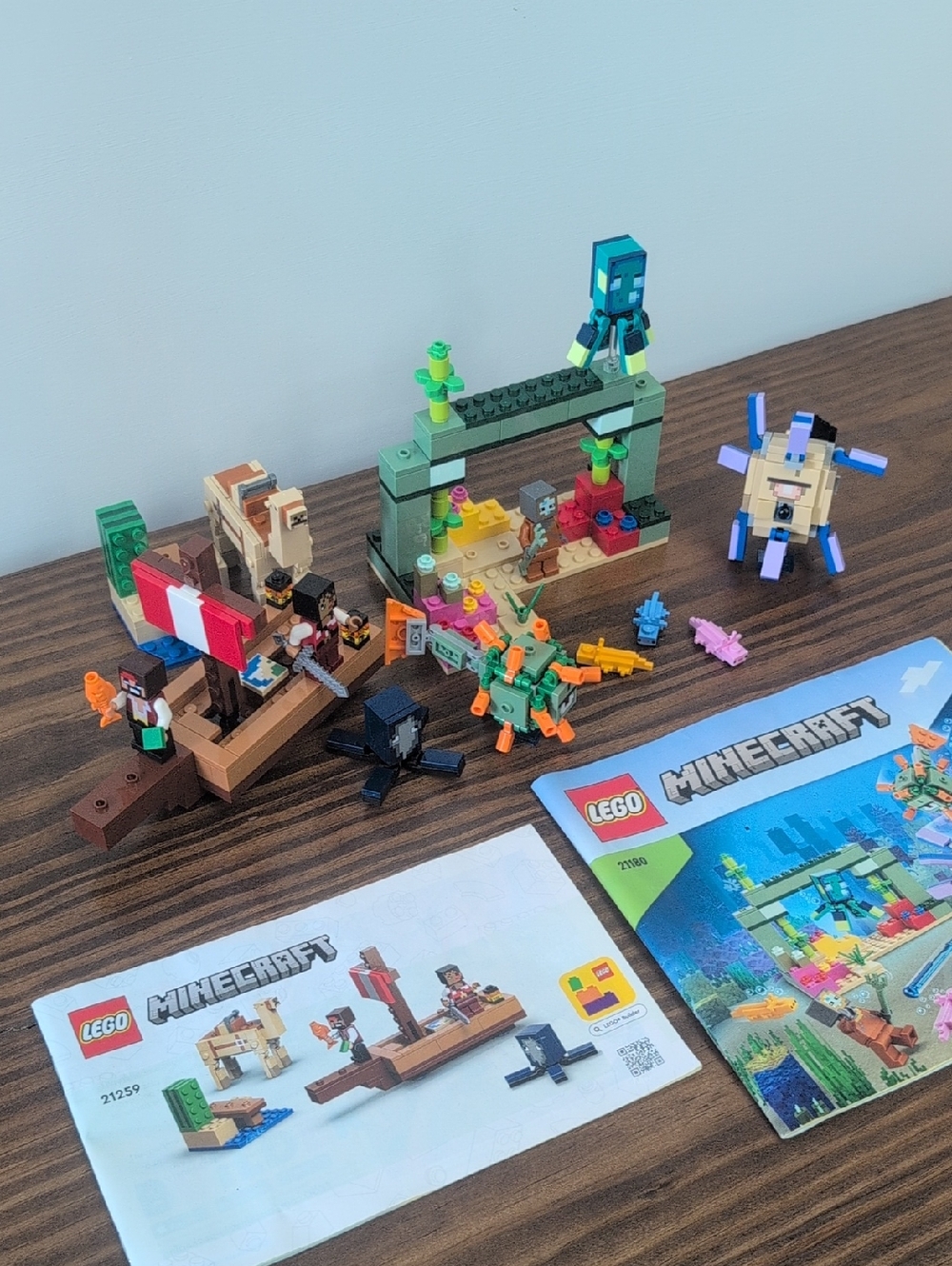 LEGO: Minecraft: 21259 & 21180: The Pirate Ship Voyage/The Guardian Battle